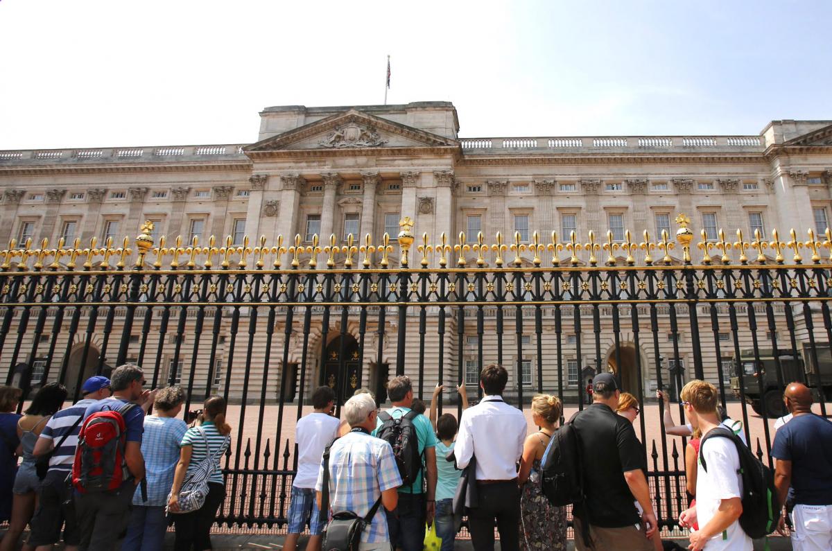 Buckingham Palace fence